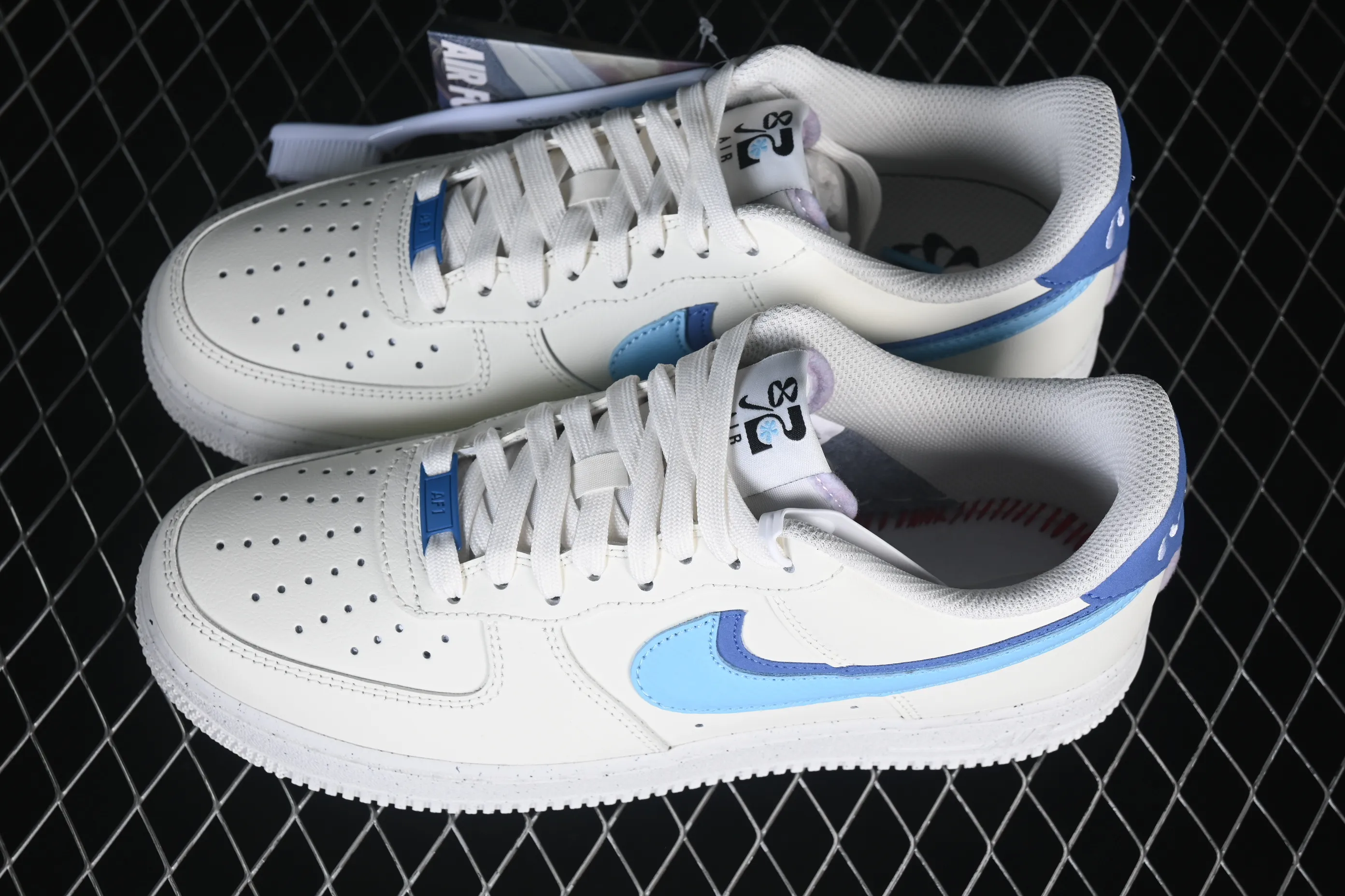 All categories Nk Air Force 1 Air Force series Nk Air Force 1 Low Air Force low top Nike Air Force 1'07 Low white and blue double hook Air Force 1 low top casual sneakers DO9786-100